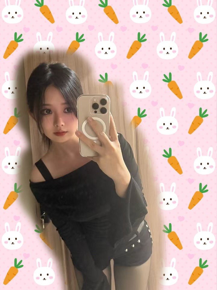 性格温柔,善解人意，厨艺精通,爬山马拉松羽毛球乒乓球都可以,英语法语也都会,开车熟练。