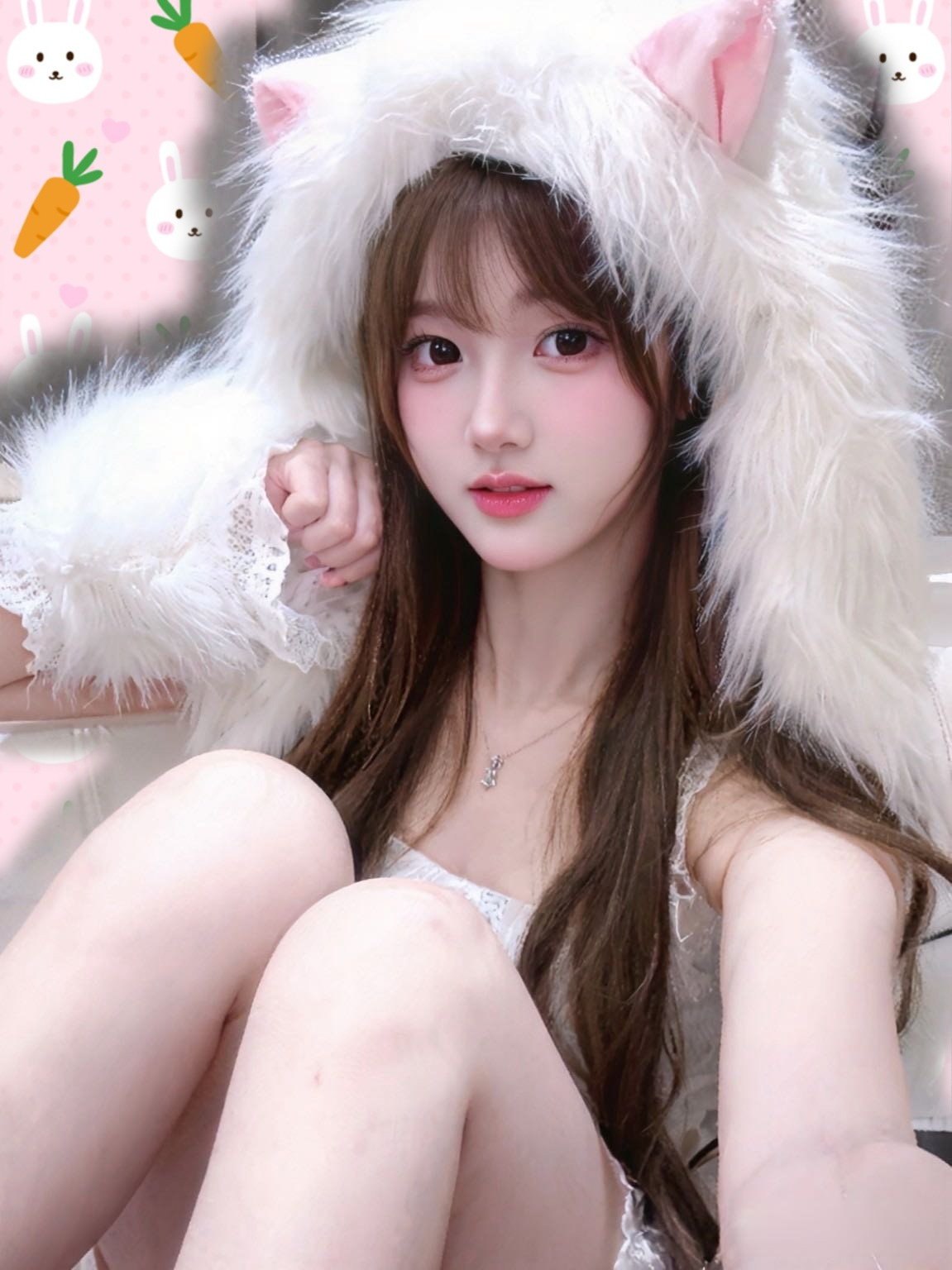 擅长芭蕾民族 现代舞 一字马 长相自然可爱 性格活泼爱运动,会游泳、打球 私下爱cos,自带乖巧软萌感