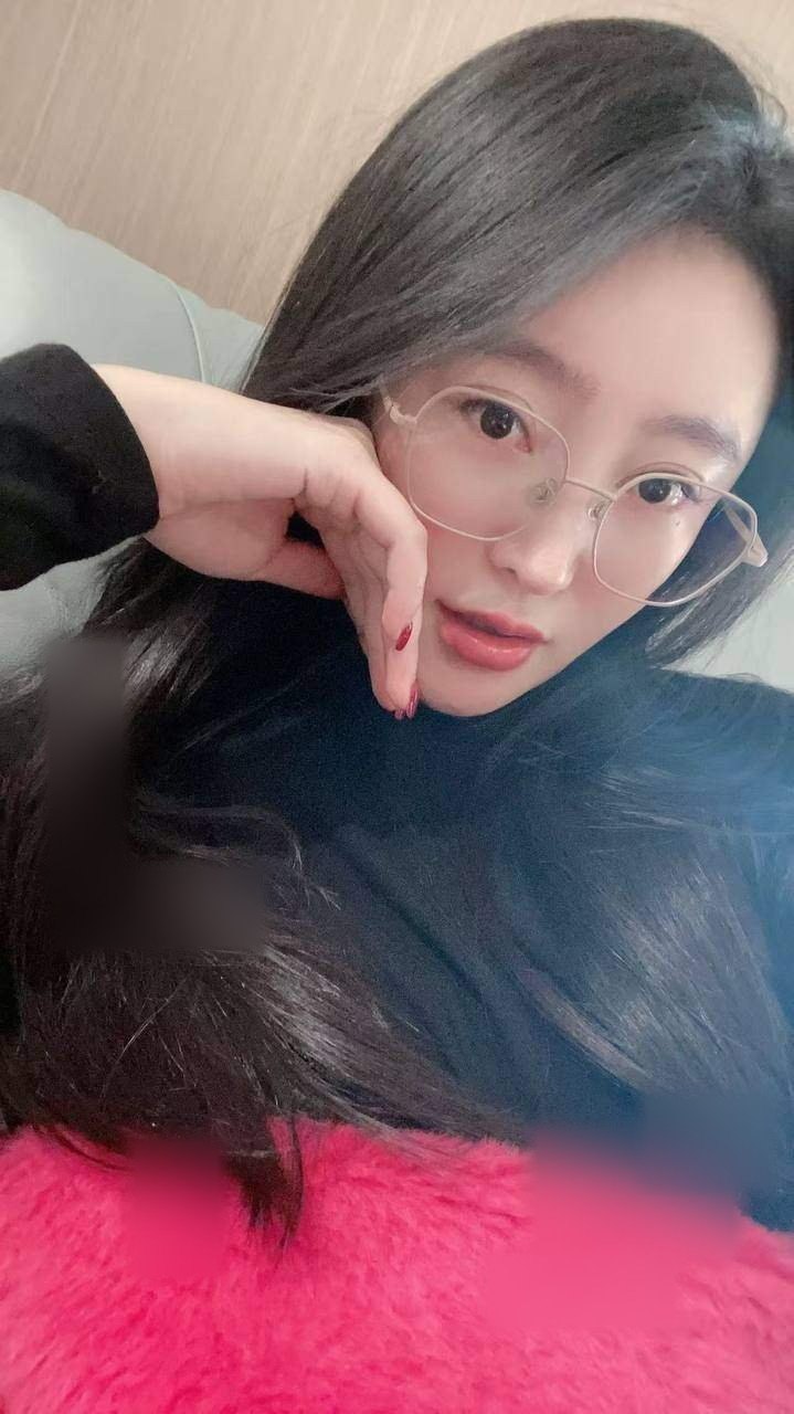 真实兼职白领 ,S型欧美健身漫画女主 性格开朗 高情商谈吐。全身零整 牛奶肌