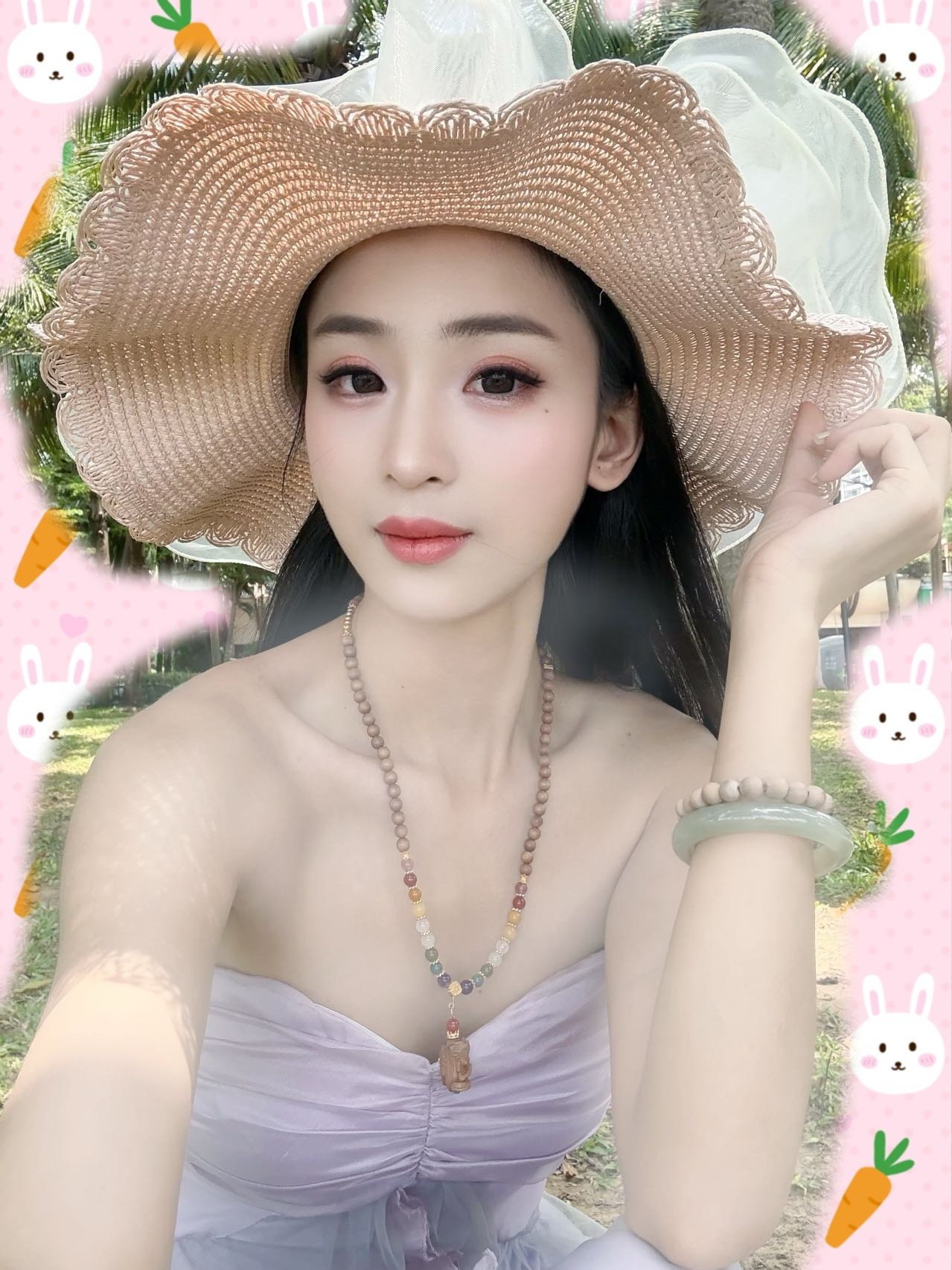会一字马，性格好温柔情绪价值拉满，会开车出行方便，会做饭很会做饭，不高冷一起玩配合度高，主动。