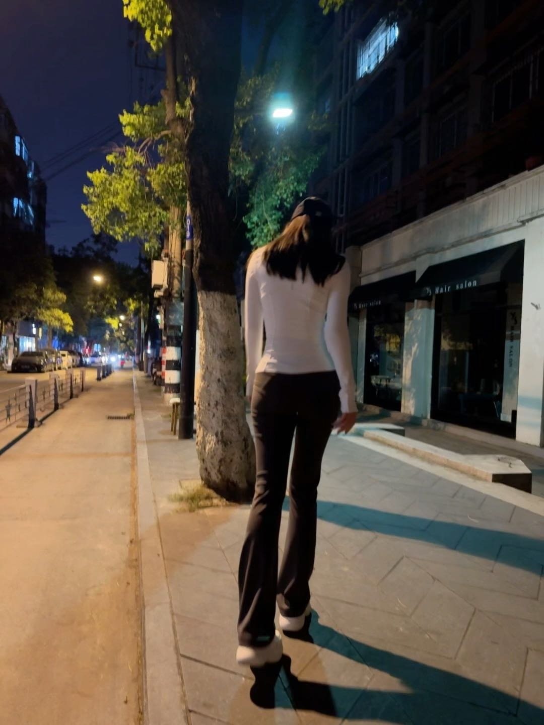 情绪价值,腰臀比,反差,可甜可御