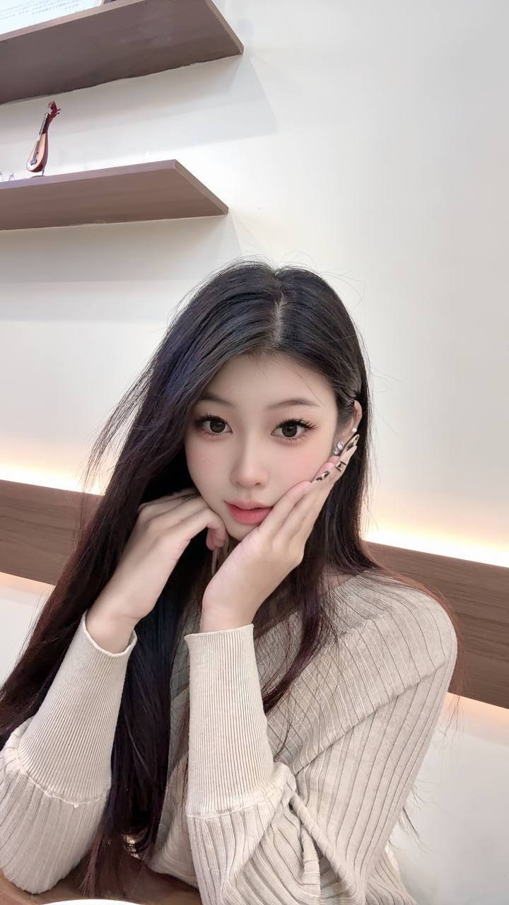 外向性格，性格活泼可爱，温柔体贴，身材比例好，腰臀比好，高潮的时候会喷💦，💦多，潮吹的时候会夹，听话，反差女，可以穿你喜欢的情趣内衣和丝袜，可以接受车震，叫床声音大，可以给你满满的情绪价值