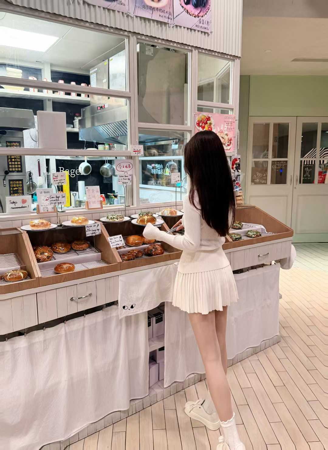 胸大屁股大 腰细 皮肤白会弹钢琴 会跳舞