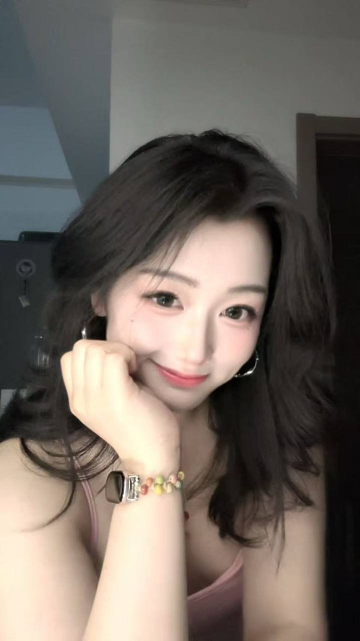 本科生，温柔体贴，善解人意 ，高潮的时候会喷💦，潮吹的时候会夹，💦多，我听话可以接受车震，可以穿你喜欢的情趣内衣和丝袜，叫🛏声音好听，肉感 没有什么性经历