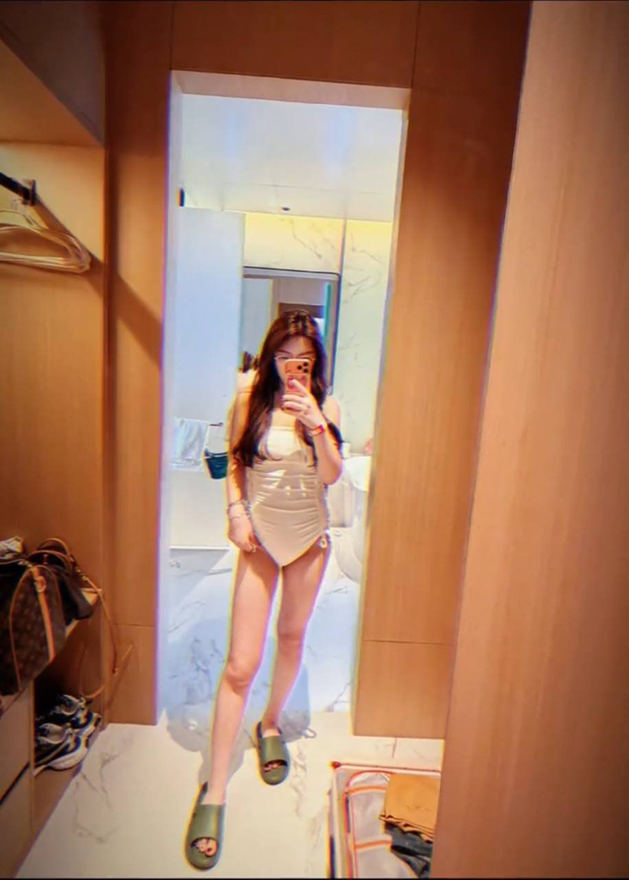 本科生，平常会瑜伽，健身，游泳，唱歌跳舞，性格外向，，温柔体贴，善解人意，身材比例好，腰臀比好，170大长腿，🐻大（纯天然），高潮的时候会喷💦，潮吹的时候会夹，主动，听话，我是反差女，可以穿你喜欢的情趣内衣和丝袜，可以接受车震，叫🛏声音大，第一次下海，圈子干净，可以给你满满的情绪价值